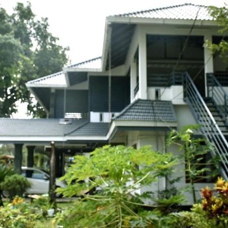 Brothers Homestay Alappuzha Buitenkant foto